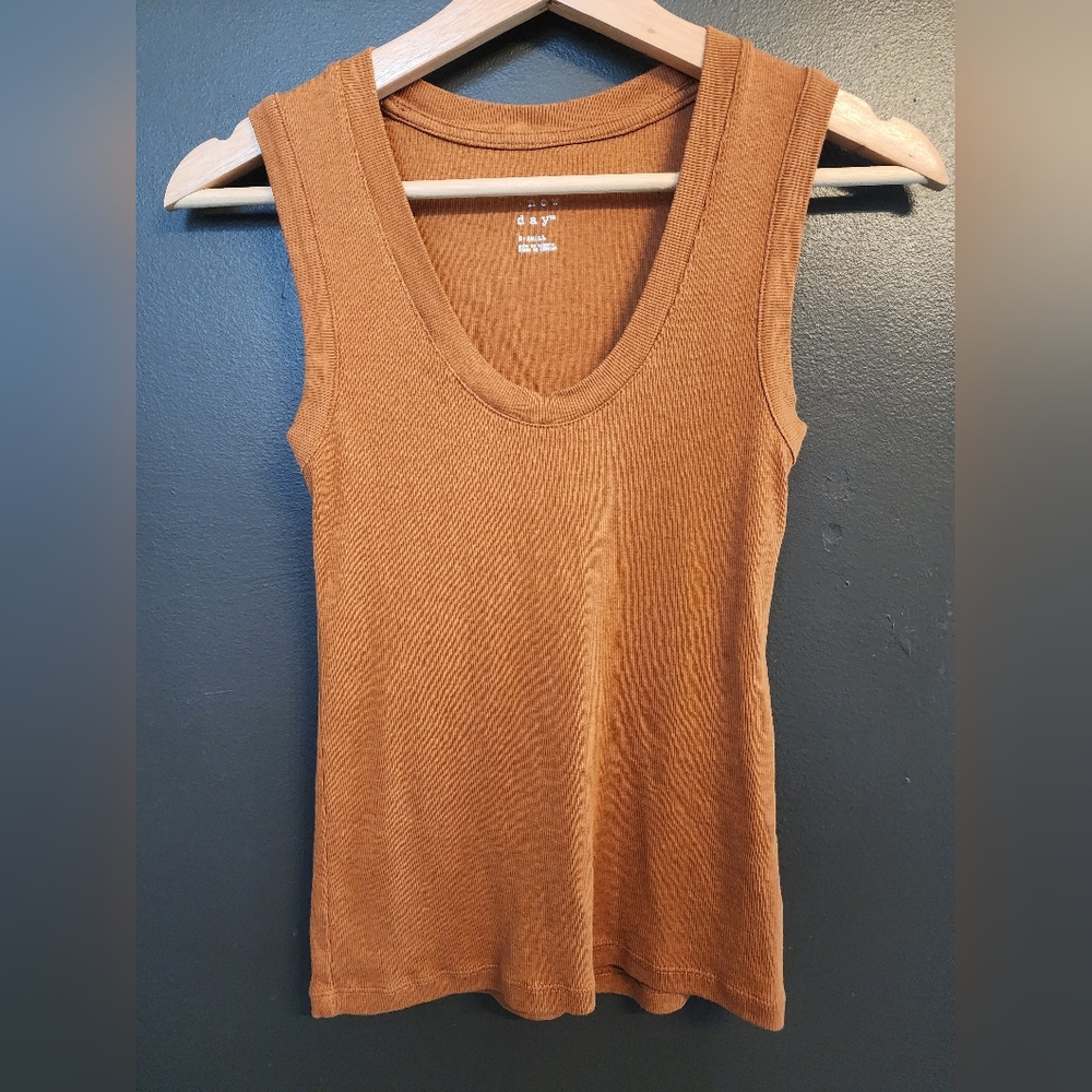 Women's Tan Sleeveless Top